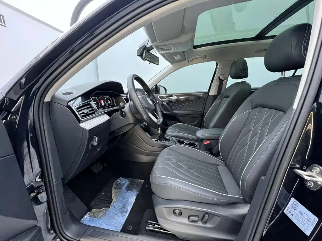 Volkswagen Tiguan L 2023 — фото 27