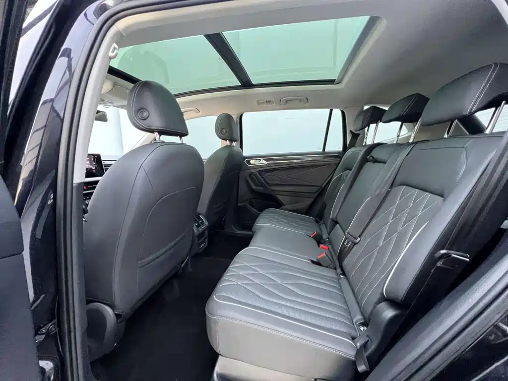 Volkswagen Tiguan L 2023 — фото 4