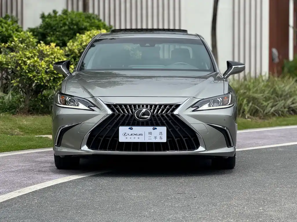 Lexus ES 2023 — фото 2