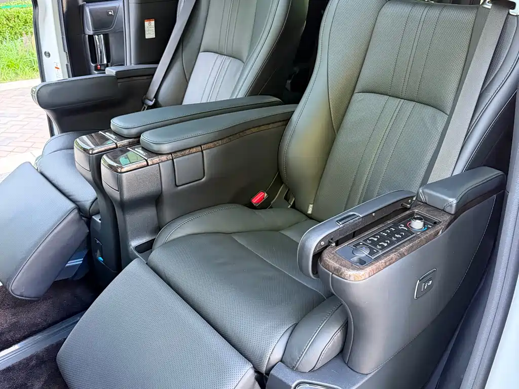 Toyota Alphard 2020 — фото 15