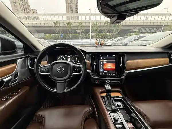 Volvo S90 2019
