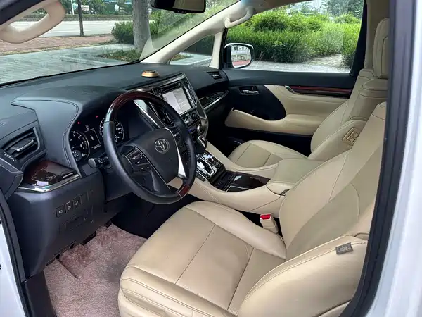 Toyota Alphard 2015