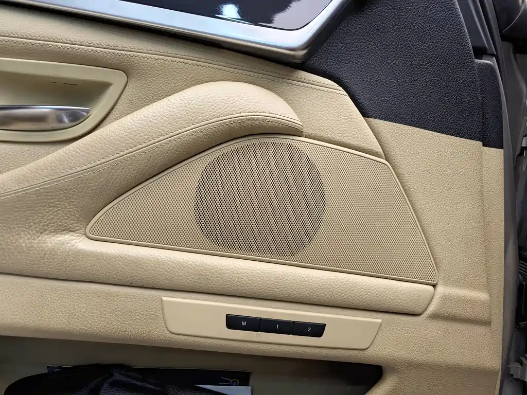 BMW 5 Series 2014 — фото 10
