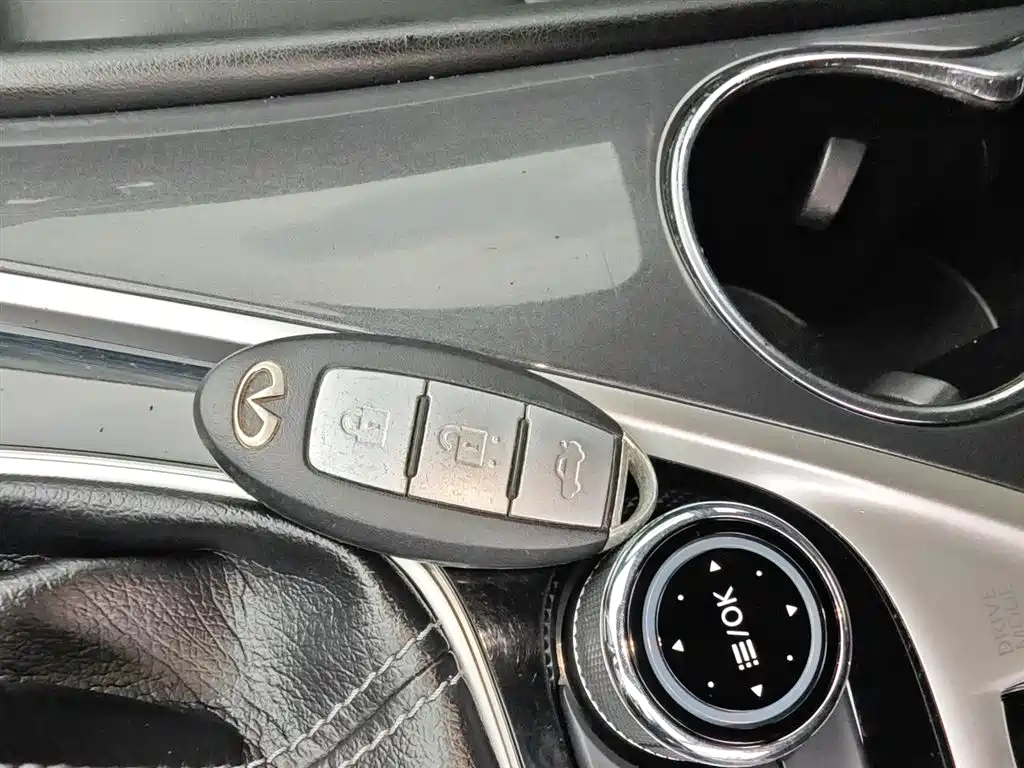 Infiniti Q50L 2016 — фото 9