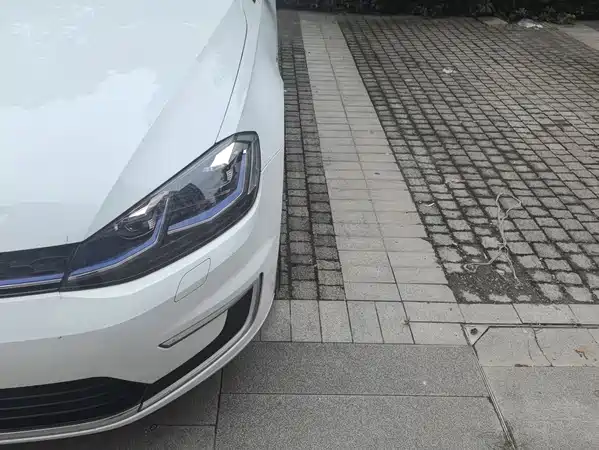 Volkswagen Golf Pure Electric 2021