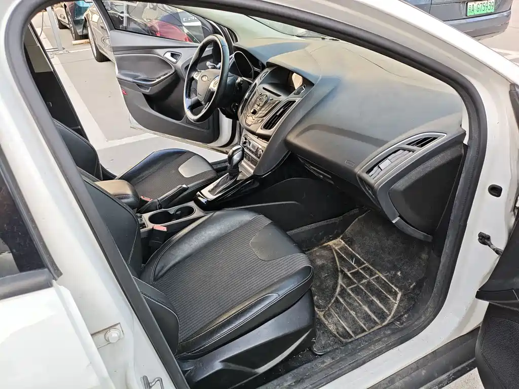 Ford Focus 2014 — фото 13