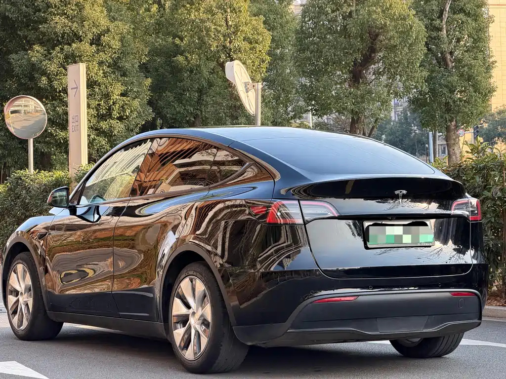 Tesla Model Y 2022 — фото 9