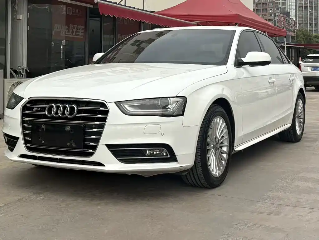 Audi A4L 2015 — фото 1