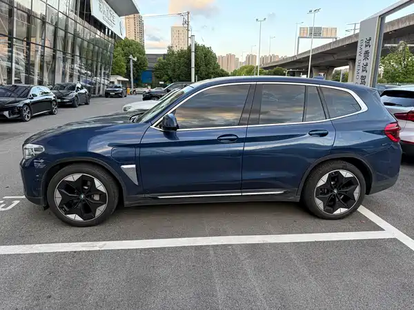 BMW iX3 2021