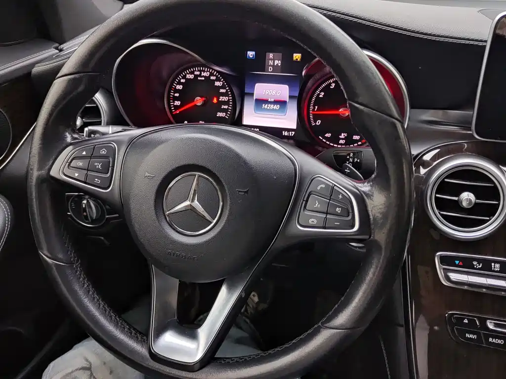 Mercedes-Benz GLC 2018 — фото 22