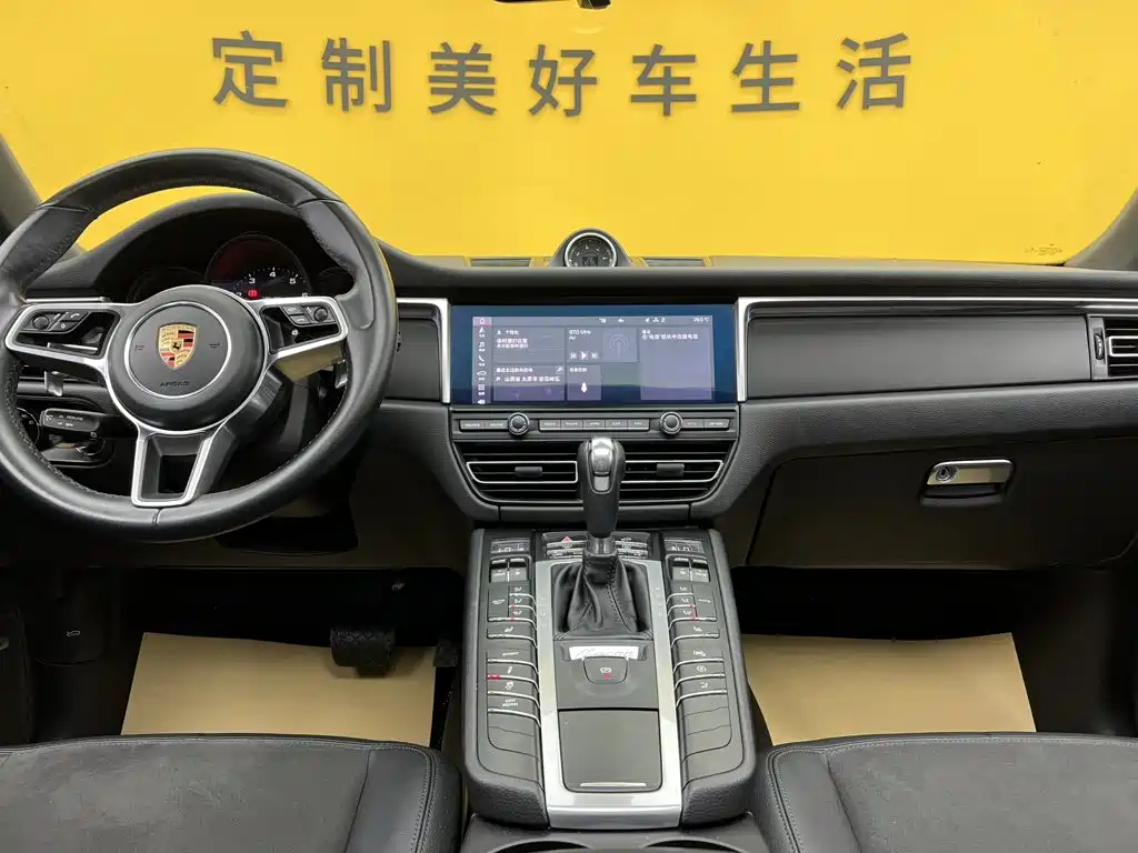 Porsche Macan 2020 — фото 36