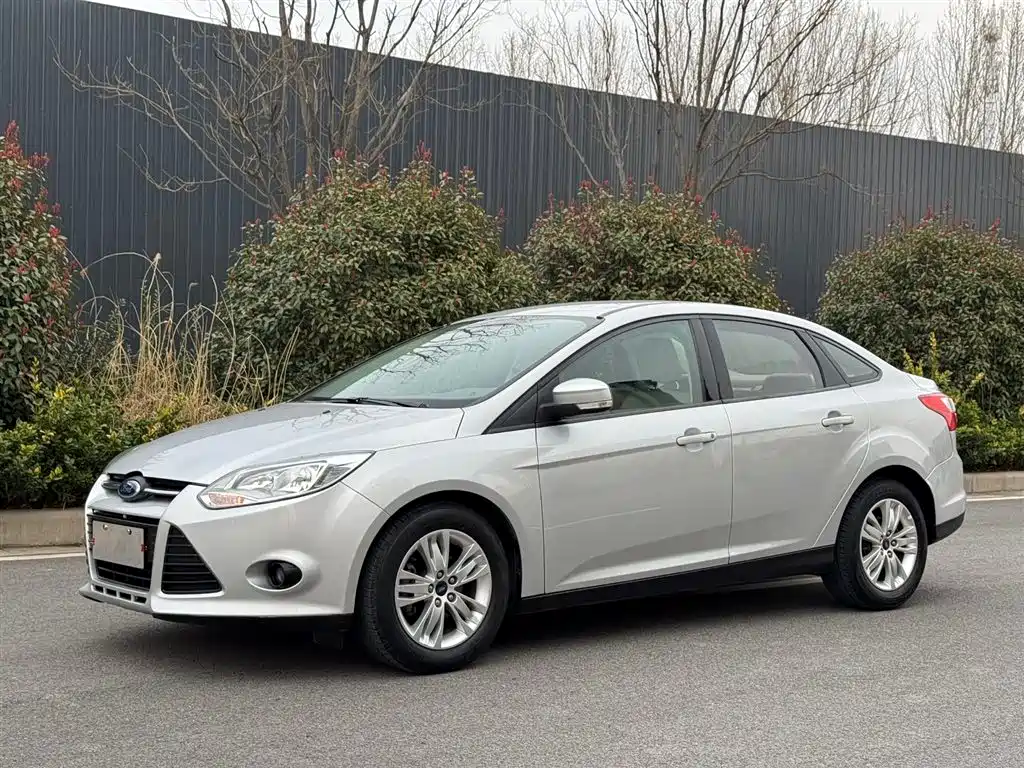 Ford Focus 2014 — фото 1