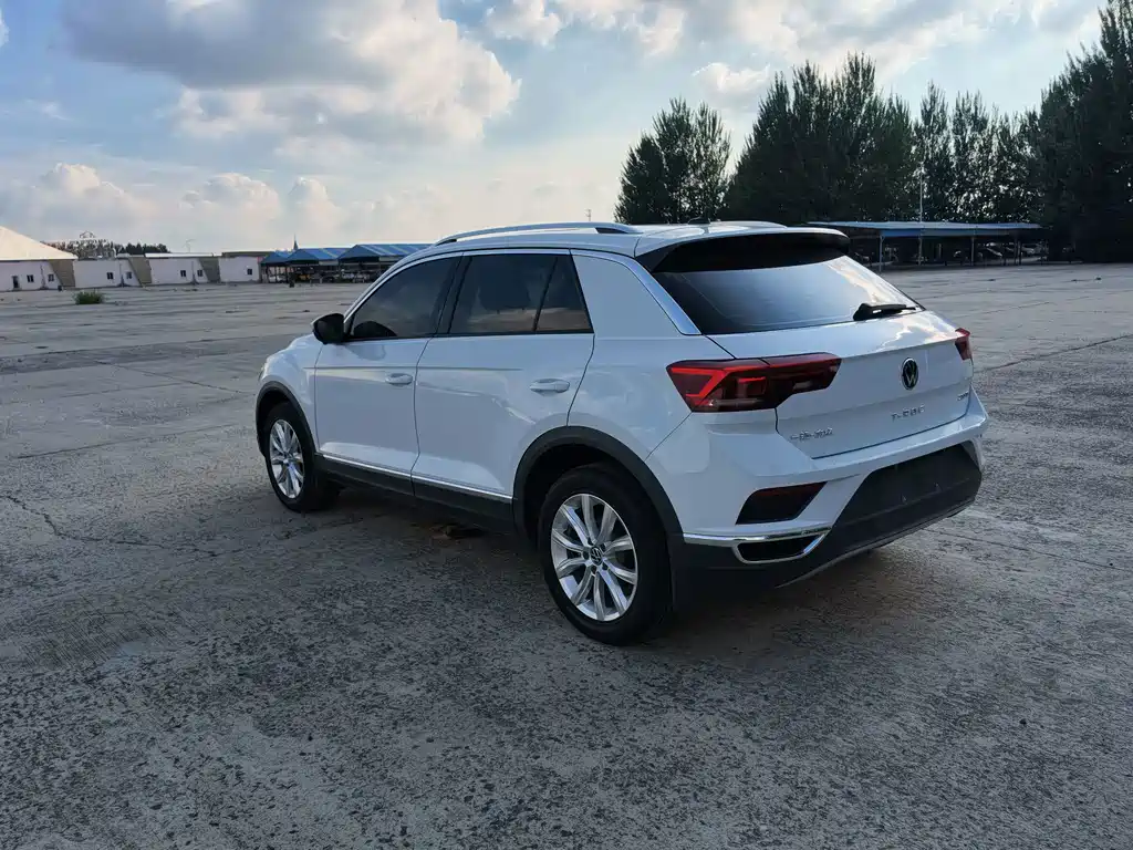 Volkswagen T-Roc 2023 — фото 6