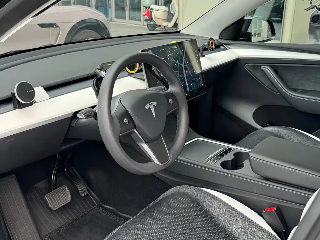 Tesla Model Y 2021 — фото 10