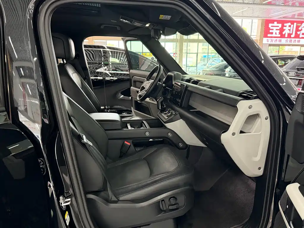 Land Rover Defender 2024 — фото 15