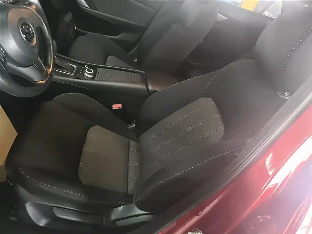 Mazda CX-4 2017 — фото 11