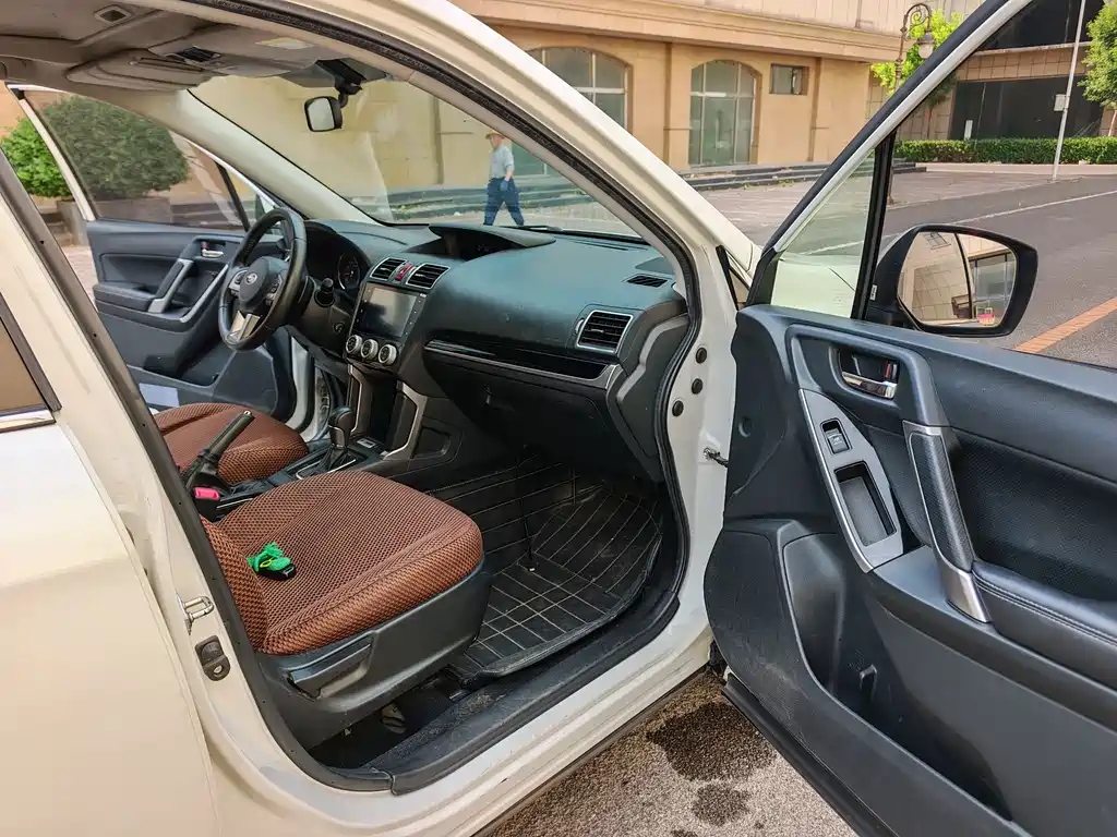 Subaru Forester 2017 — фото 11