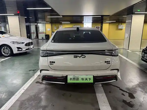 BYD Seal 07 DM-i 2025