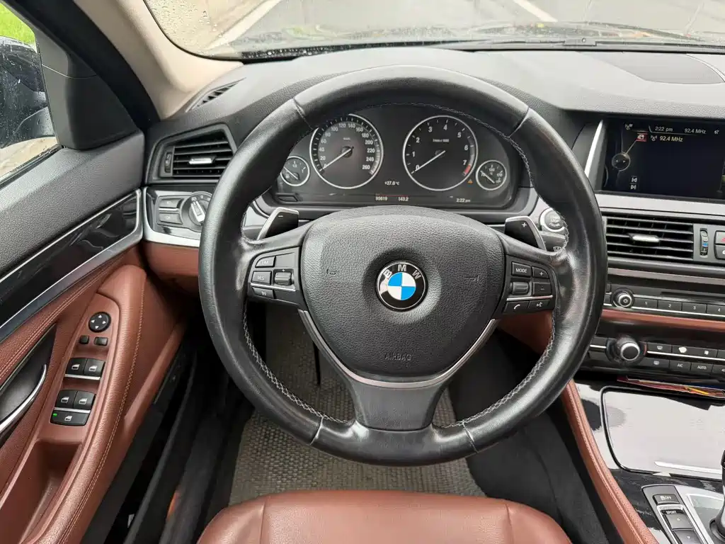 BMW 5 Series 2015 — фото 8