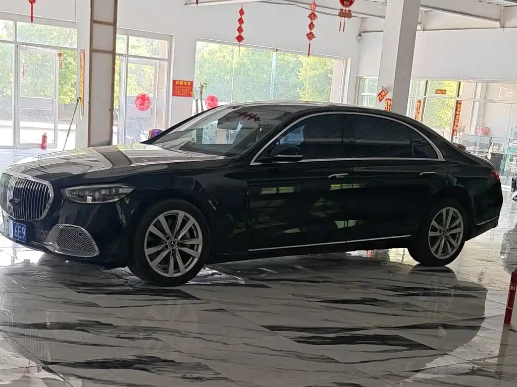 Mercedes-Benz S-Class 2024