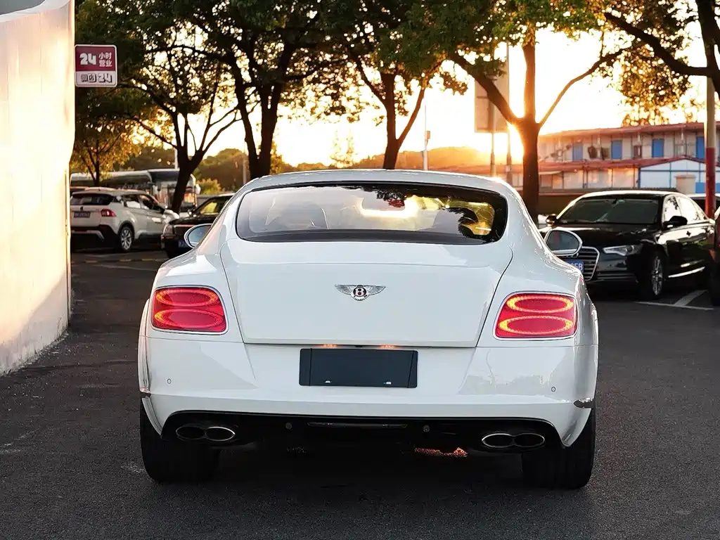 Bentley Continental 2015 — фото 8