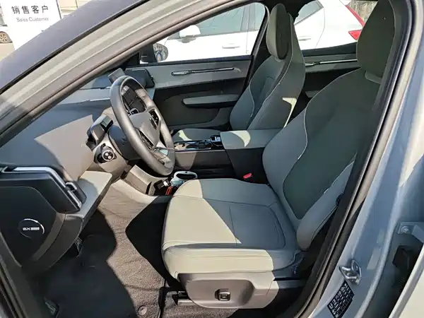 Volvo EX30 2025