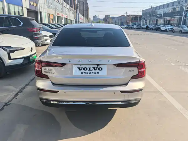 Volvo S60 2023