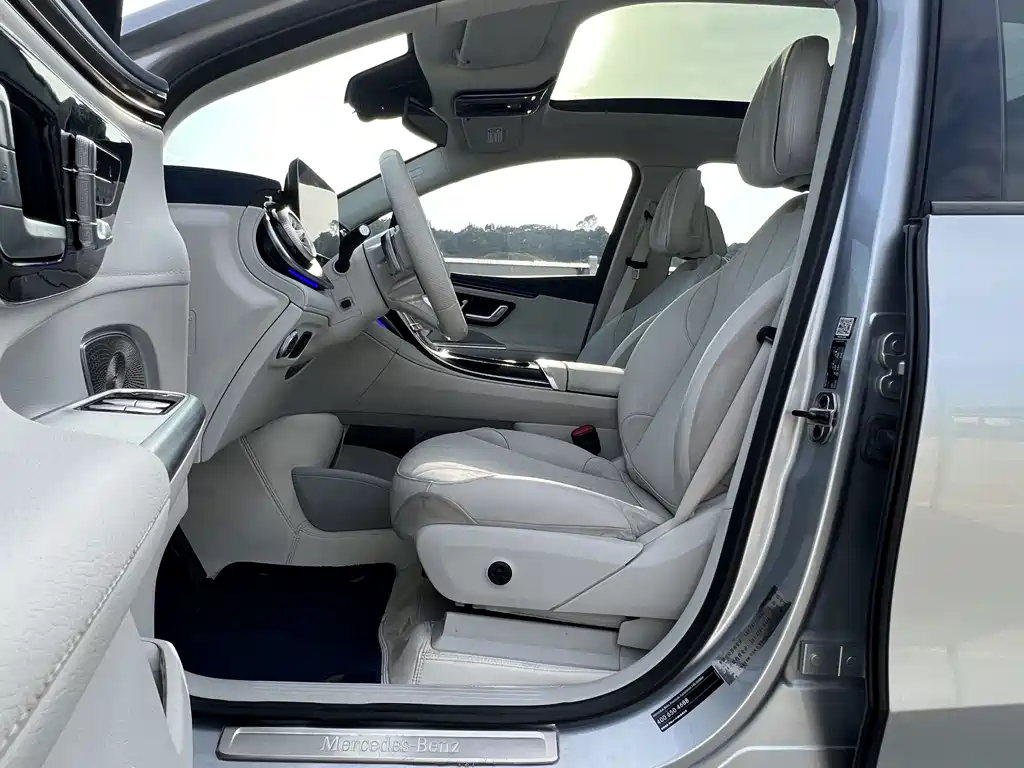 Mercedes-Benz EQE SUV 2023 — фото 12
