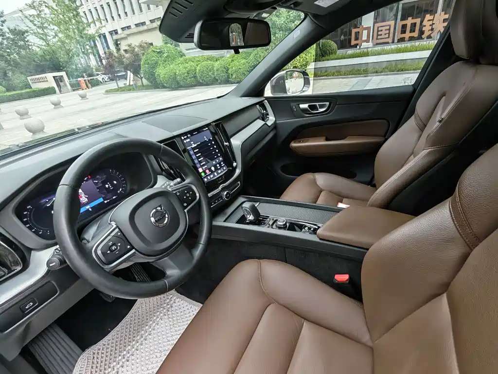 Volvo XC60 2022 — фото 18