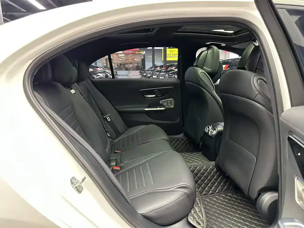 Mercedes-Benz C-Class 2023 — фото 9