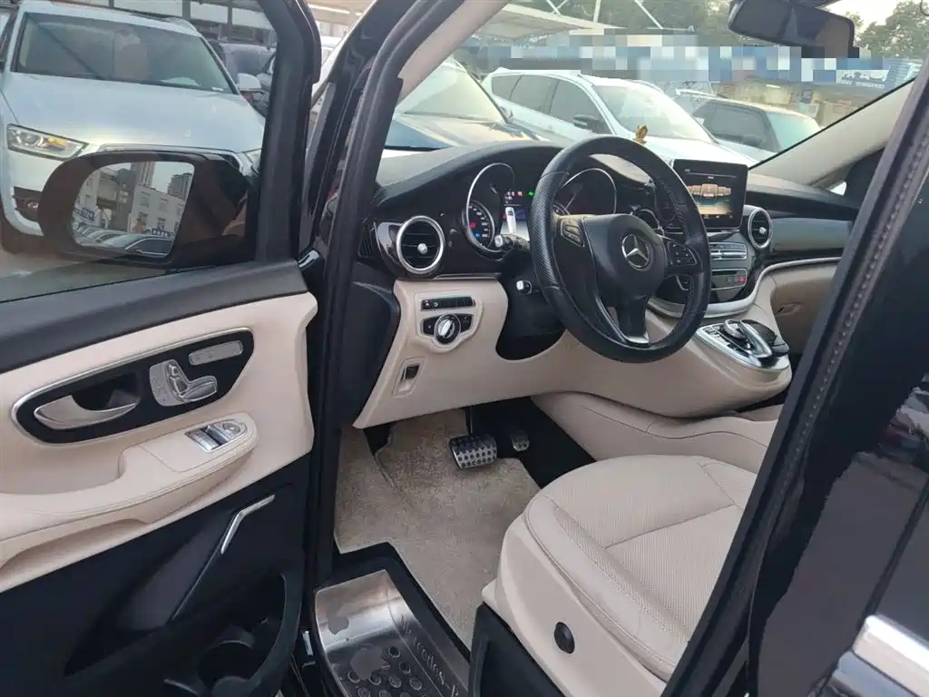 Mercedes-Benz V-Class 2019 — фото 16