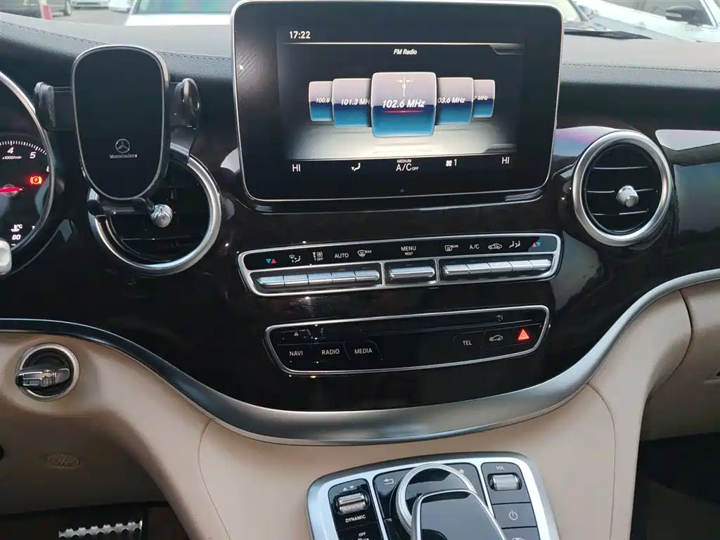 Mercedes-Benz V-Class 2019 — фото 13