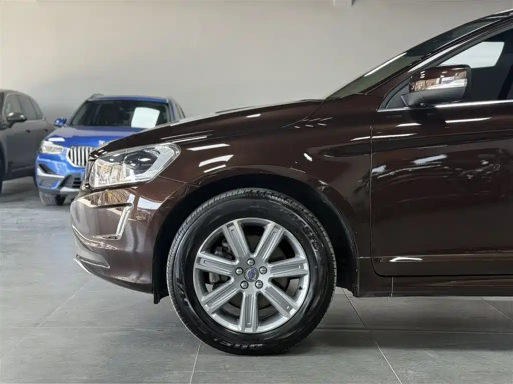 Volvo XC60 2017 — фото 13
