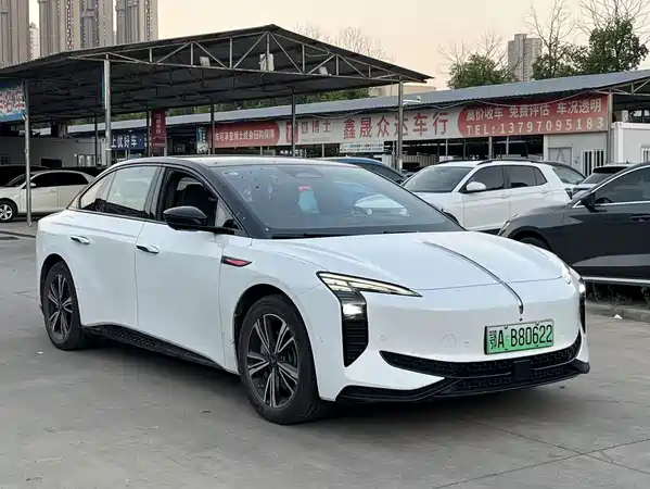 Hongqi EH7 2025