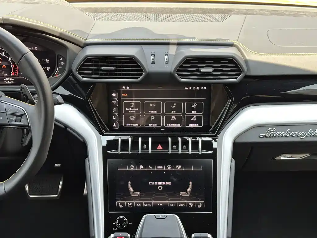 Lamborghini Urus 2022 — фото 12
