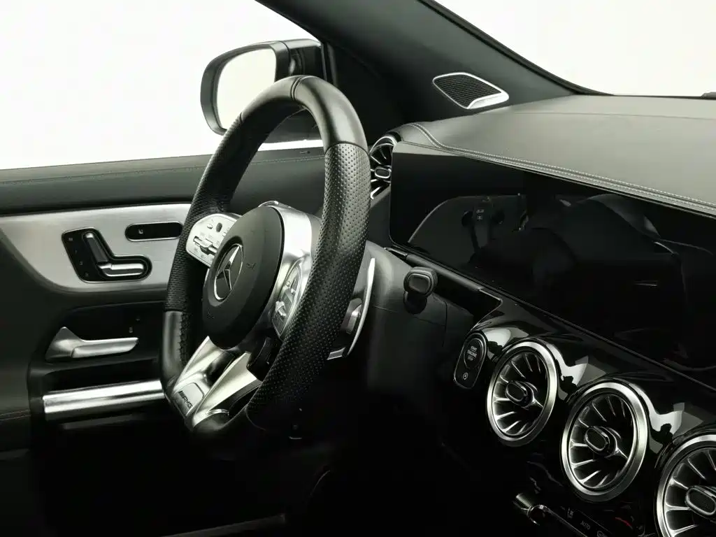 Mercedes-Benz GLA AMG 2021 — фото 22