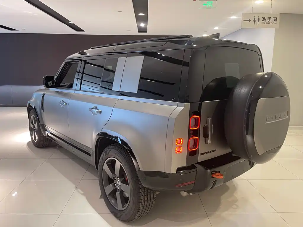 Land Rover Defender 2024 — фото 4