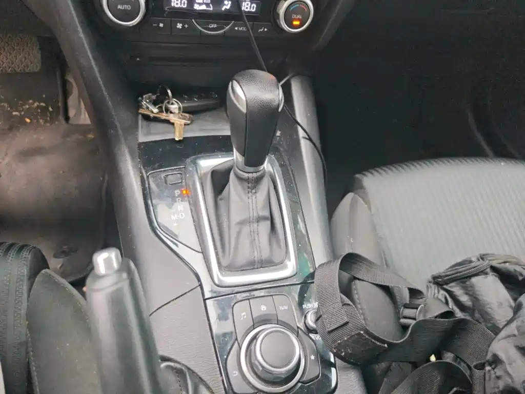 Mazda 3 Axela 2016 — фото 10