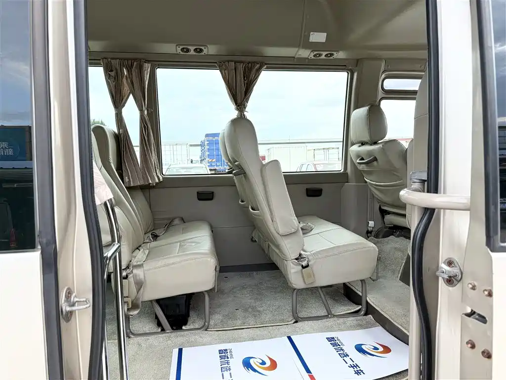 Toyota Coaster 2011 — фото 12