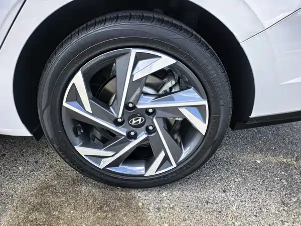 Hyundai Elantra 2023
