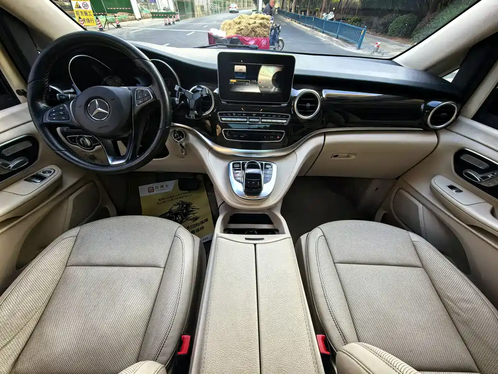Mercedes-Benz V-Class 2019 — фото 15