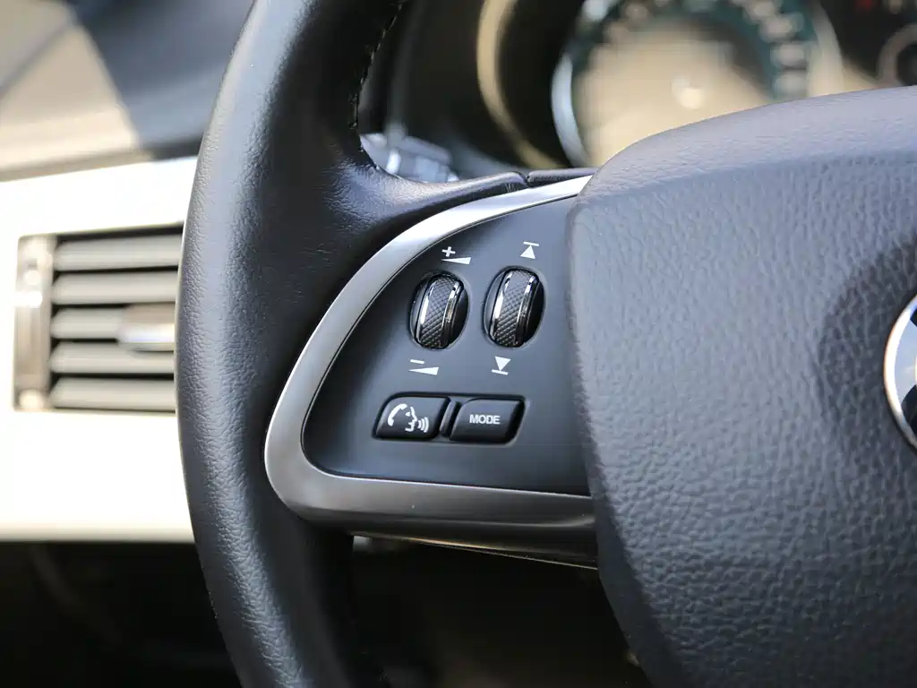 Jaguar XF 2016 — фото 16