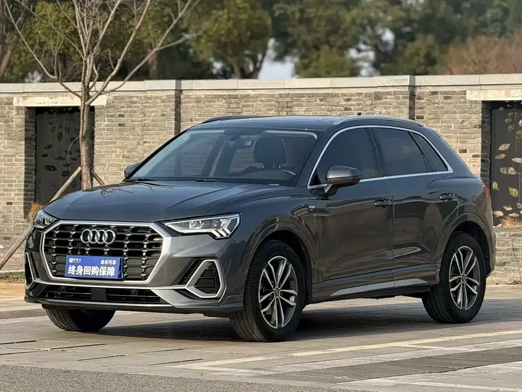 Audi Q3 2021 — фото 1