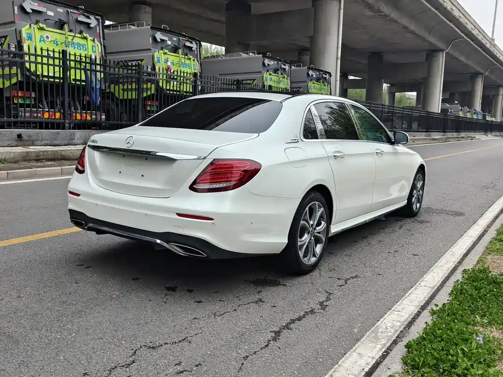 Mercedes-Benz E-Class 2018 — фото 19