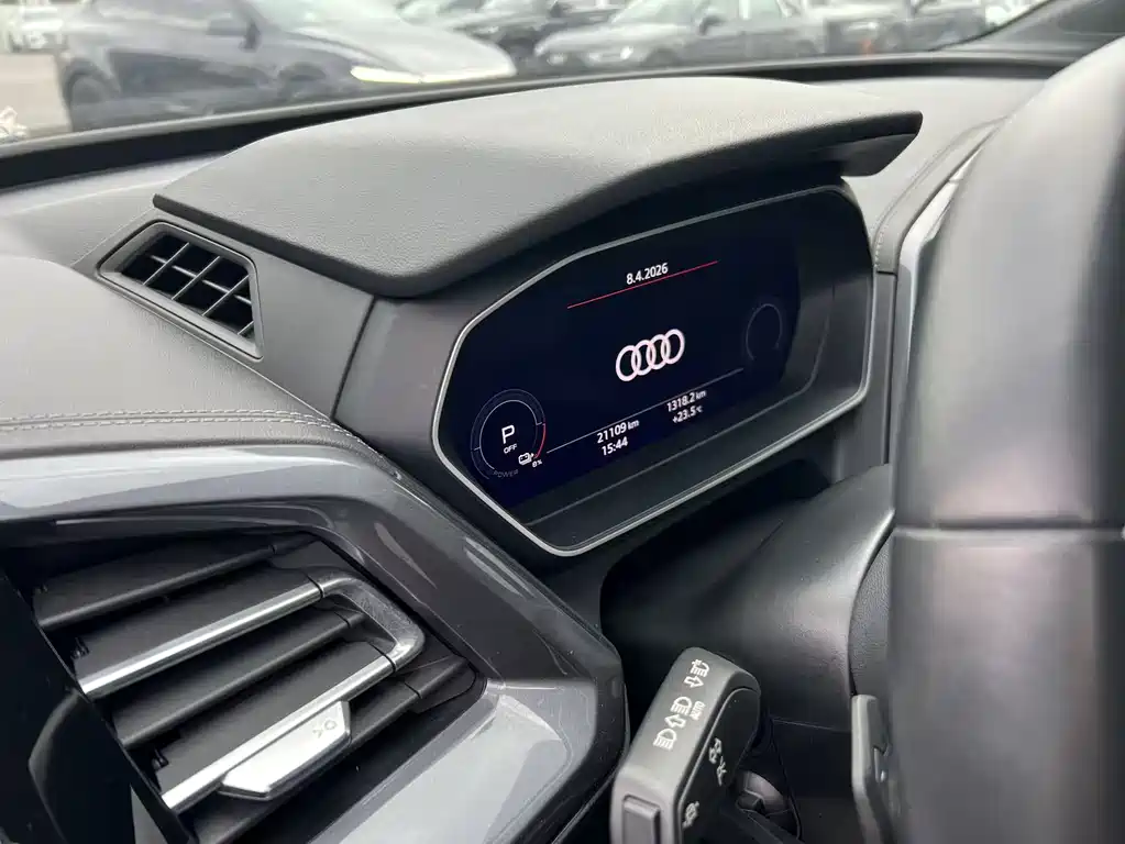 Audi Q4 e-tron 2024 — фото 7