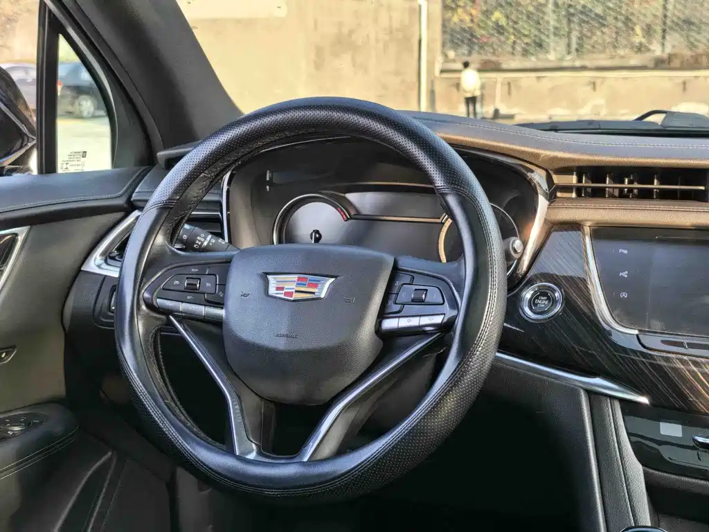 Cadillac XT6 2021 — фото 9