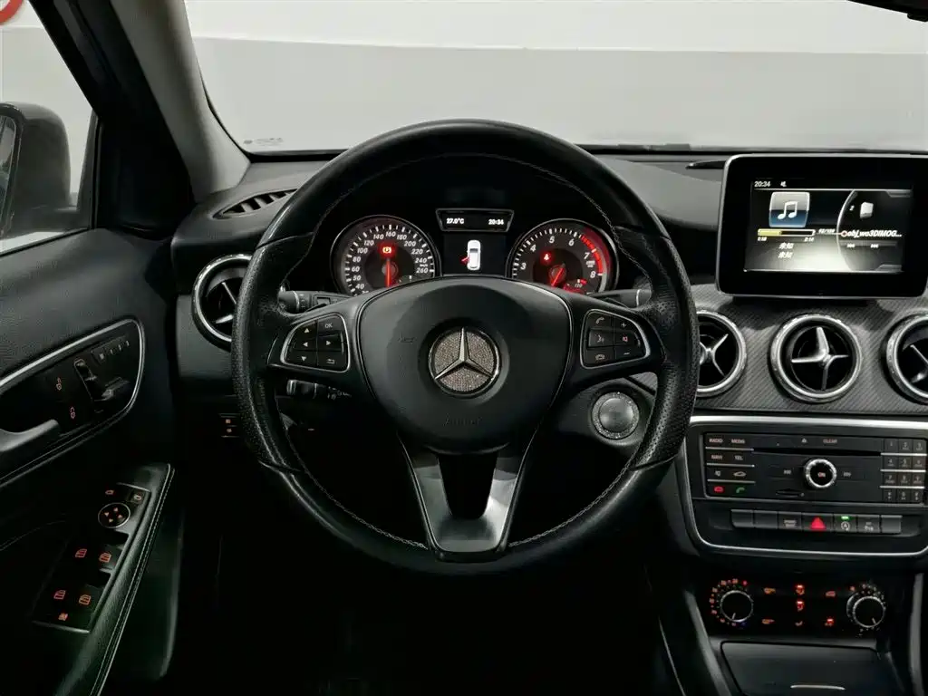 Mercedes-Benz GLA 2017 — фото 11
