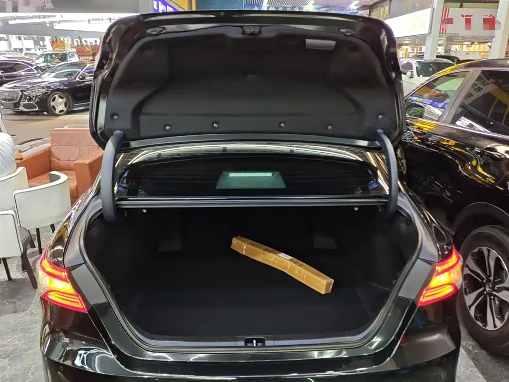 Toyota Camry 2020 — фото 19