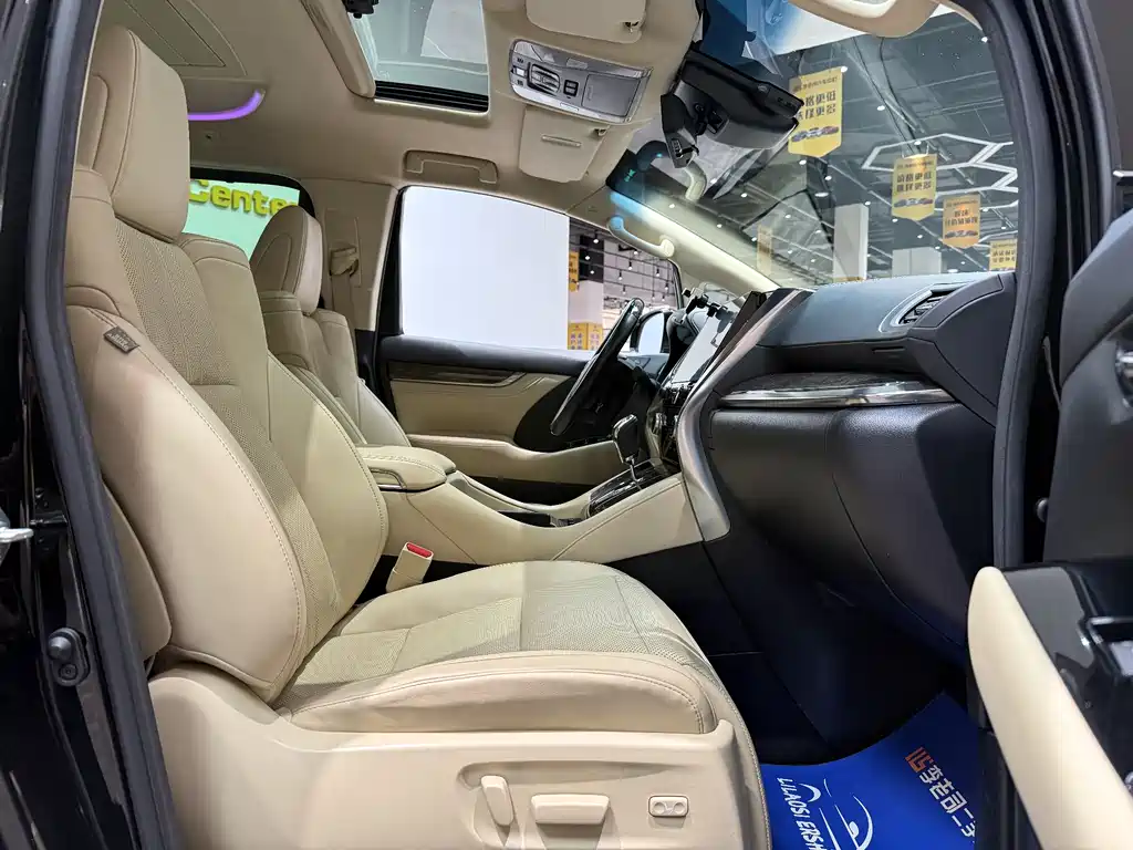 Toyota Vellfire 2020 — фото 24