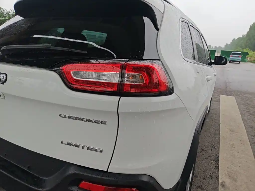 Jeep Cherokee 2017 — фото 8